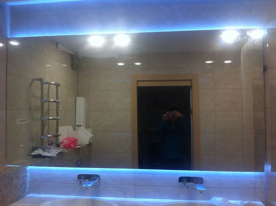 Гримерное зеркало с подсветкой в ванную