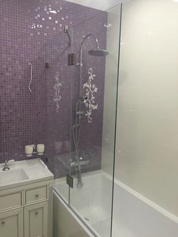 Стеклянная шторка для ванной