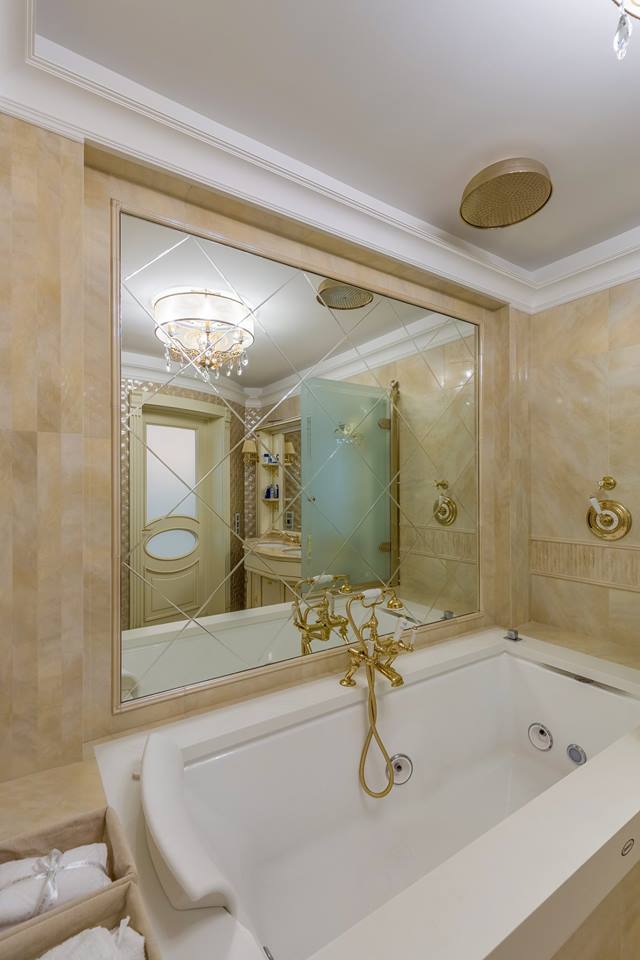 Зеркало с гравировкой в ванную