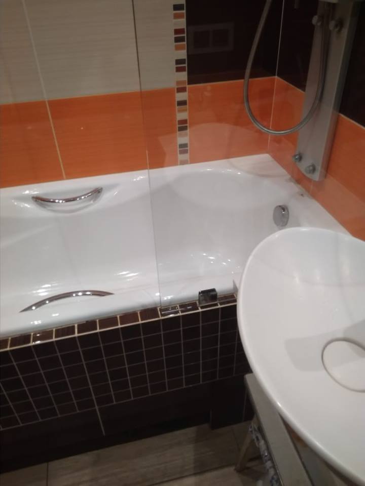 Стеклянная перегородка на ванную