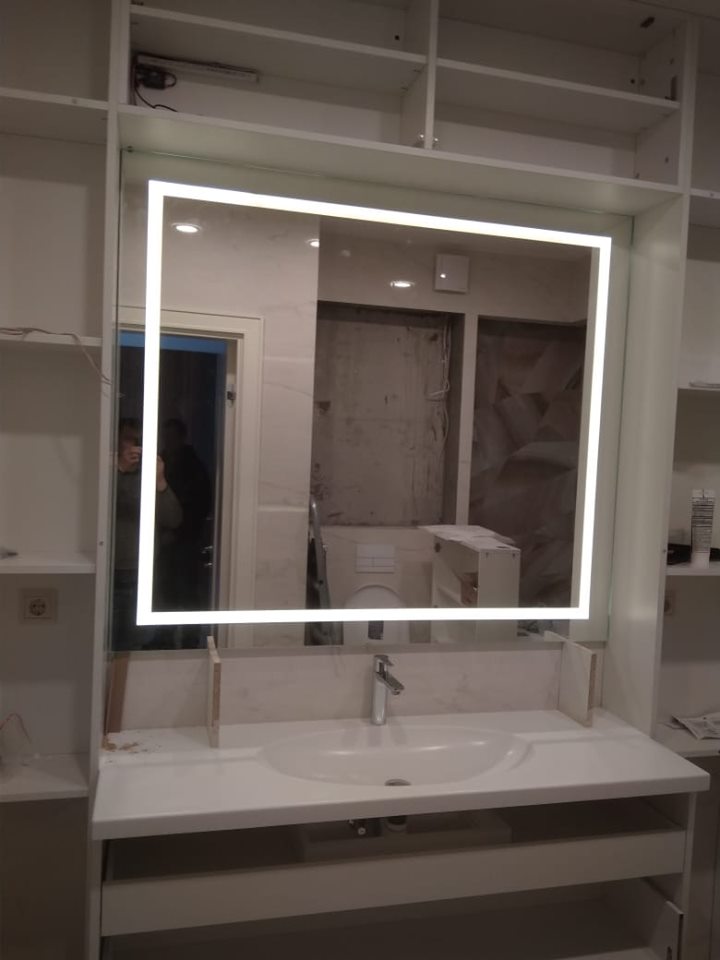 Зеркало с подсветкой в ванную