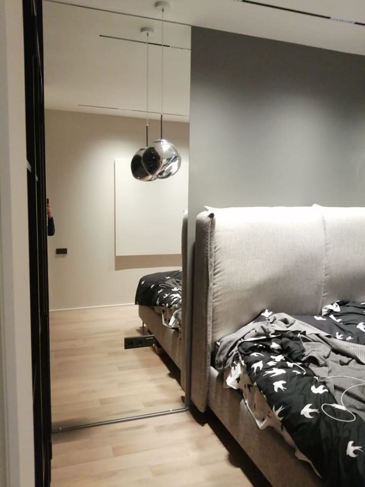 Зеркало серебро в гостиной