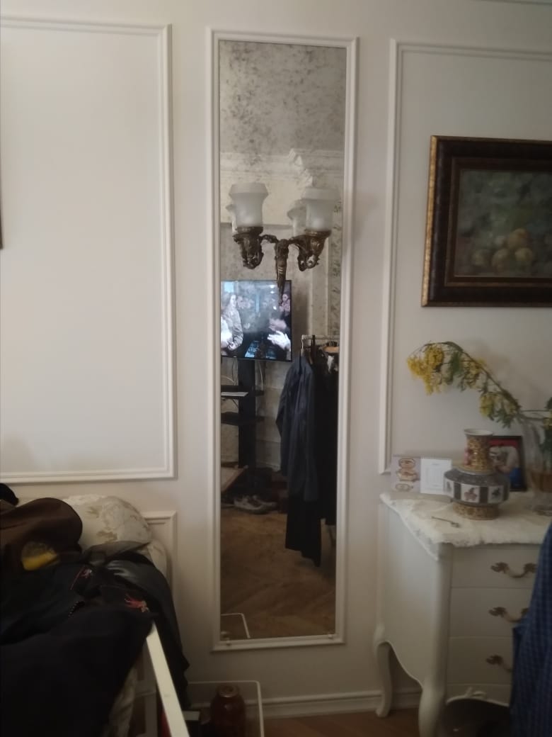 Зеркало в гостиной