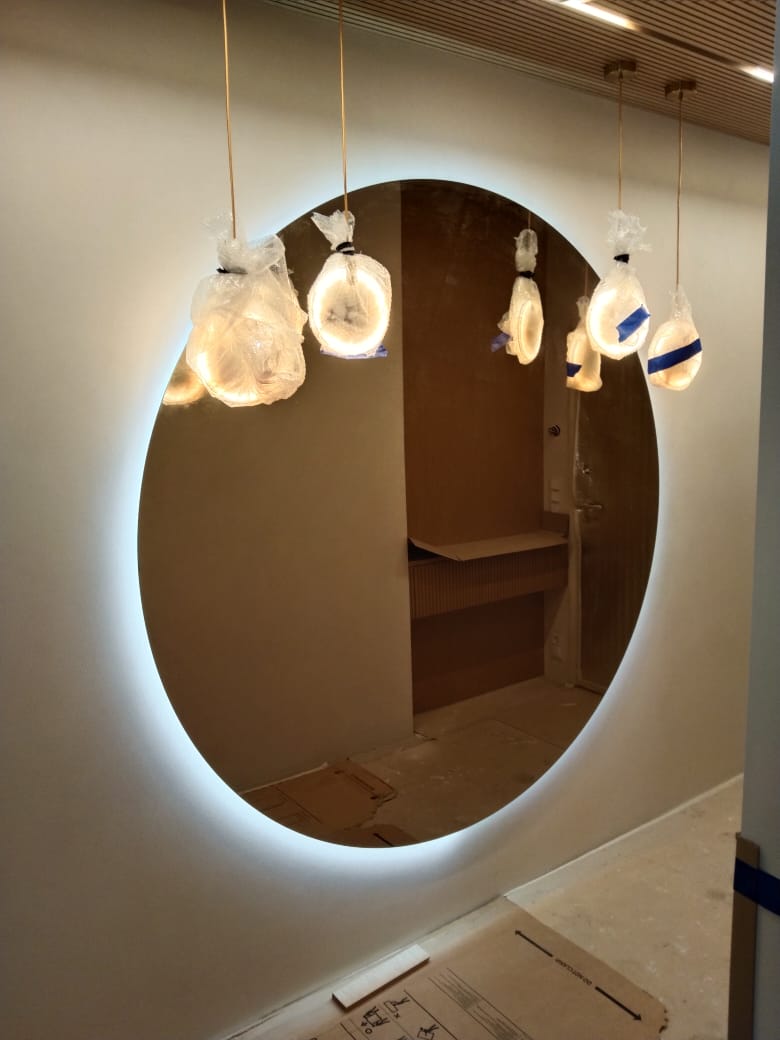 Зеркало с подсветкой в коридор